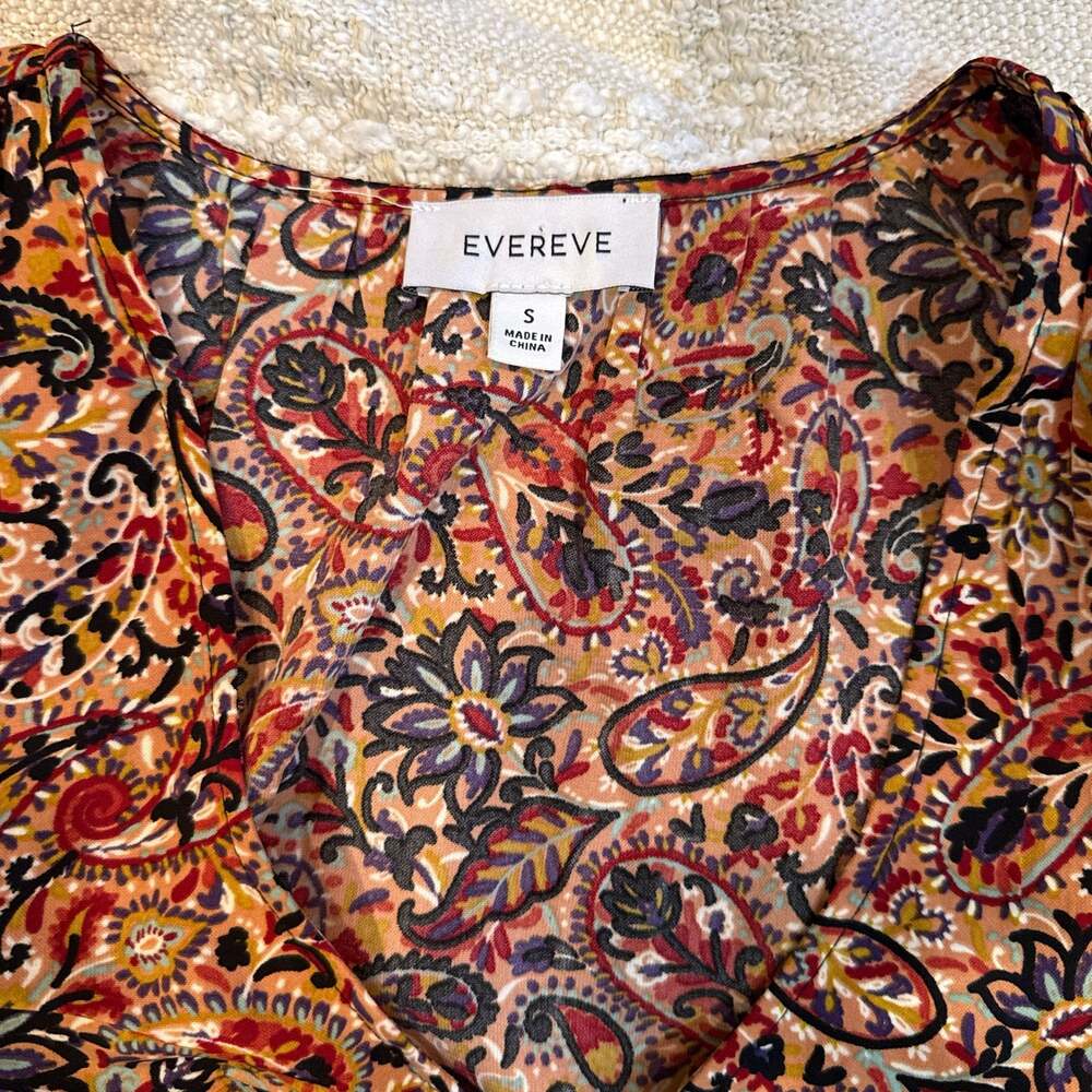 Evereve Paisley Print Sleeveless V-Neck Blouse with Ruffle Hem